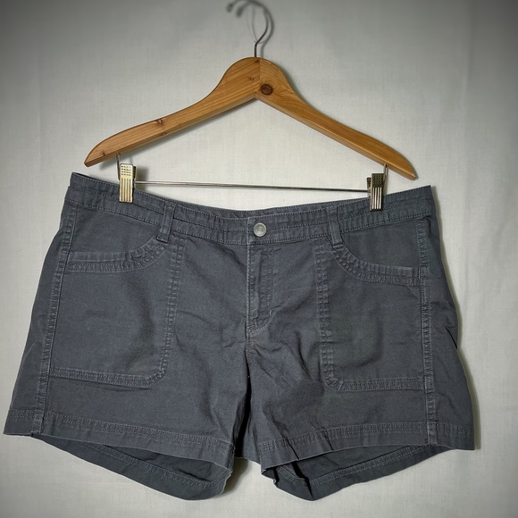 The North Face canvas shorts grey 16 - Picture 1 of 4